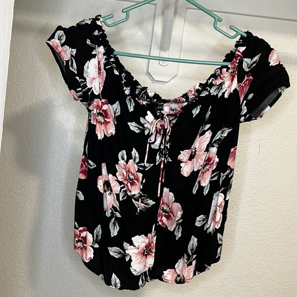 Kendall & Kylie top - Picture 1 of 3